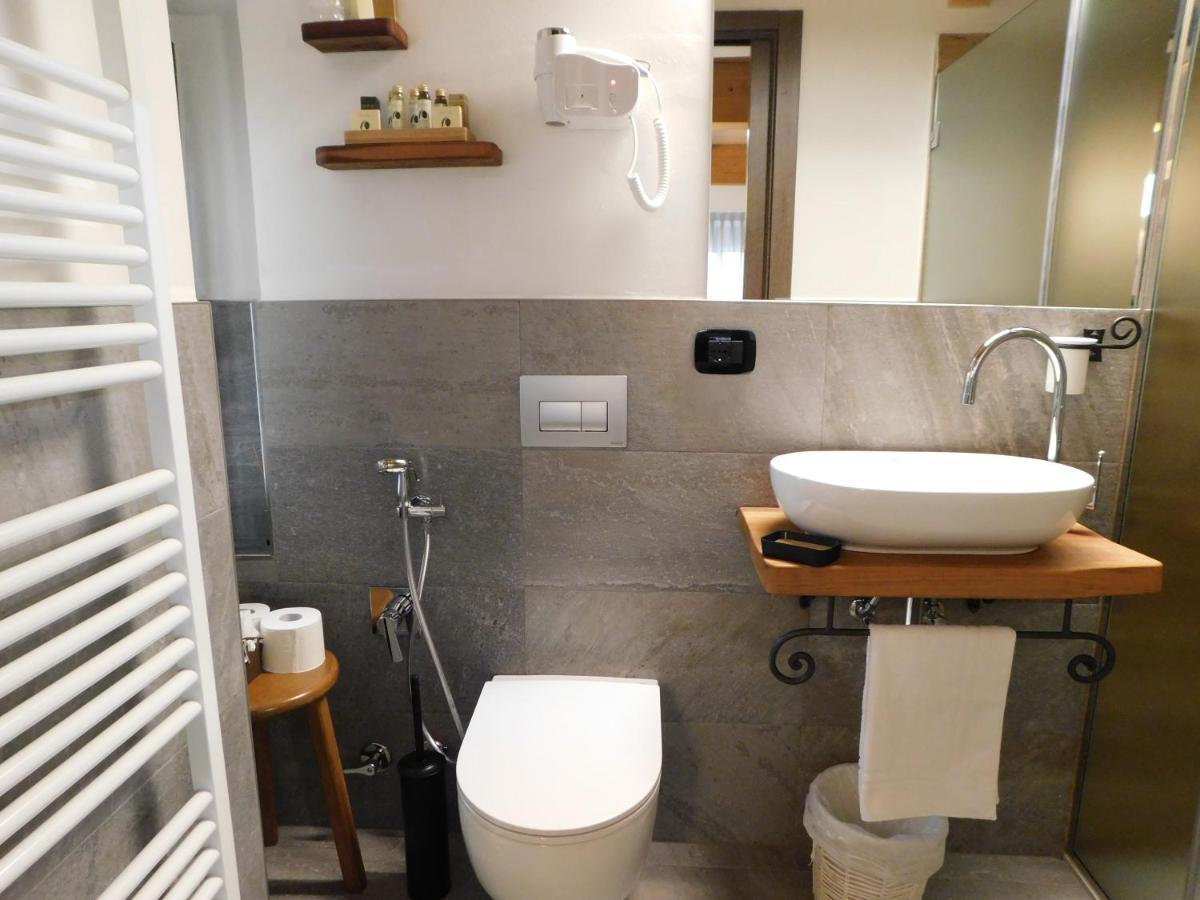 Nicomat Rooms โดโมดอสโซลา ภายนอก รูปภาพ